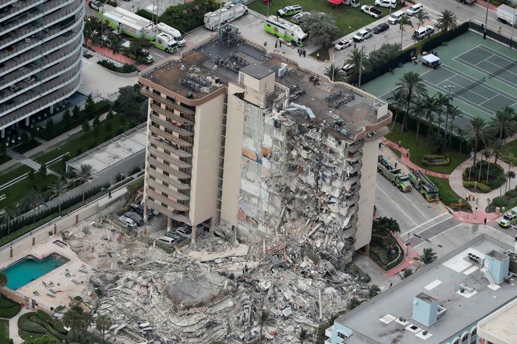 Se derrumba parte de un edificio residencial en Miami
